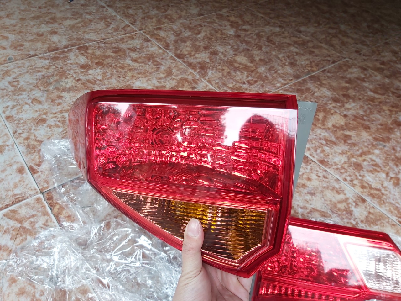 Đèn hậu miếng ngoài xe Honda City